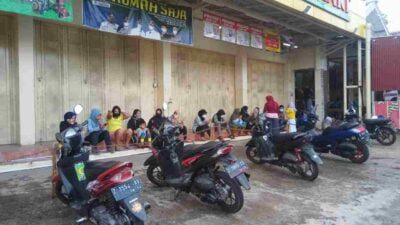 Antrian Minyak Goreng Kini Jadi Fenomena Baru di Sumedang