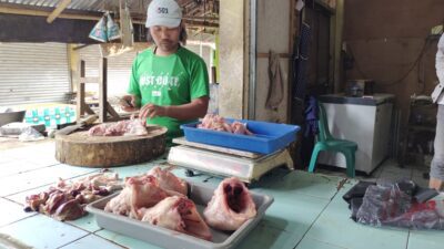 Keluhan Pedagang Daging Ayam Pasar Situraja Sumedang, Kenaikan dan Penurunan Harga Tak Seimbang