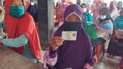 Pemdes di Sumedang Ini  “Bingung” Penerima BPNT Masih Ada yang Gunakan KTP Jadul