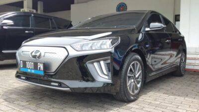 MEWAH: Mobil listrik Hyundai IONIQ Electrik yang dipakai dinas Ridwan Kamil sangat mewah dan elegan.