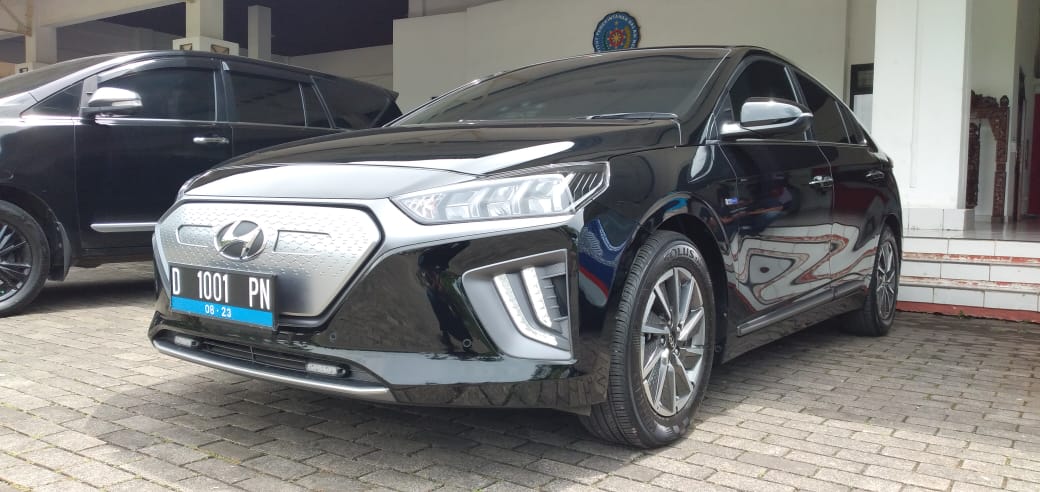 MEWAH: Mobil listrik Hyundai IONIQ Electrik yang dipakai dinas Ridwan Kamil sangat mewah dan elegan.