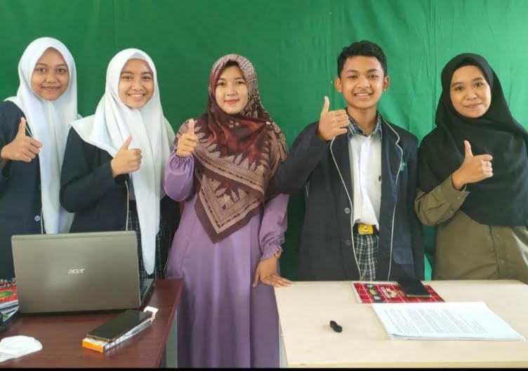 Juara Debat Bahasa Indonesia Tingkat Nasional AVICUP