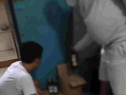 Berawal dari Pengendara Motor Mabuk, Polisi Amankan Puluhan Miras di Rumah Kaca Sumedang