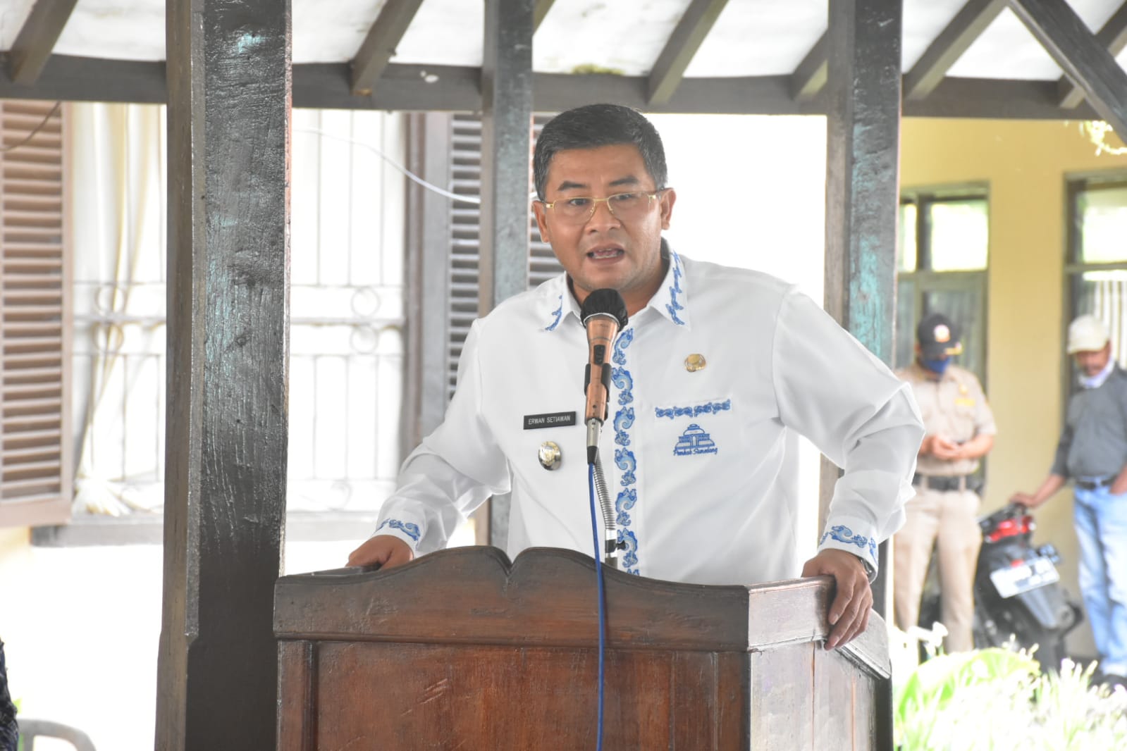 RESMIKAN: Wakil Bupati Sumedang H Erwan Setiawan saat meresmikan program petani milenial di Kecamatan Darmaraja, belum lama ini.