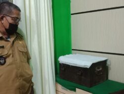 Isi Peti Berusia Ratusan Tahun yang Tersimpan Rapih di Kantor Desa di Sumedang Masih Misteri