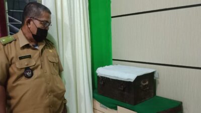 peti berusia ratusan tahun