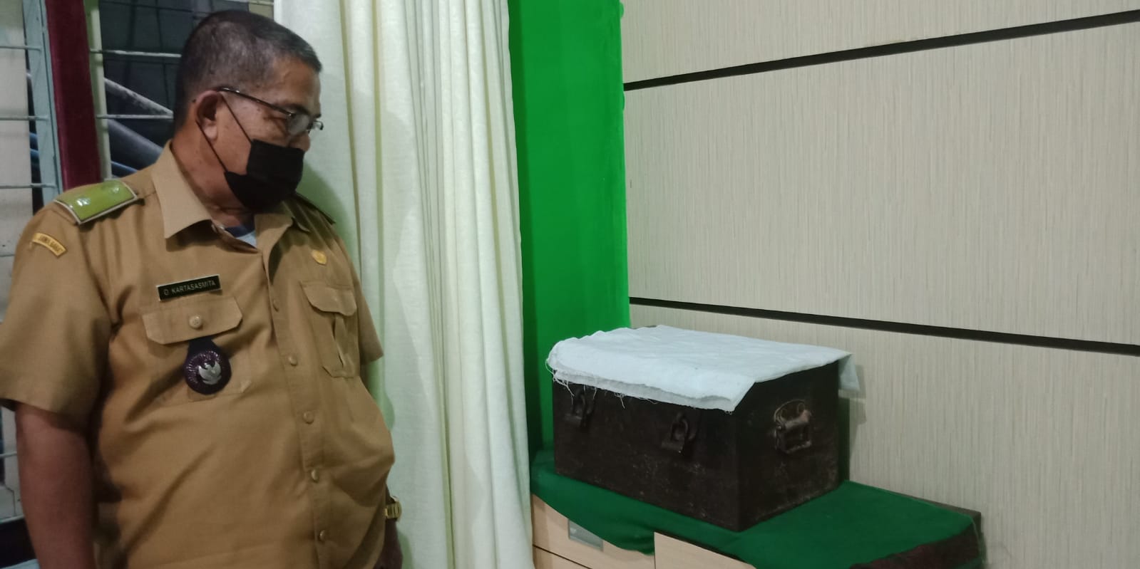 peti berusia ratusan tahun