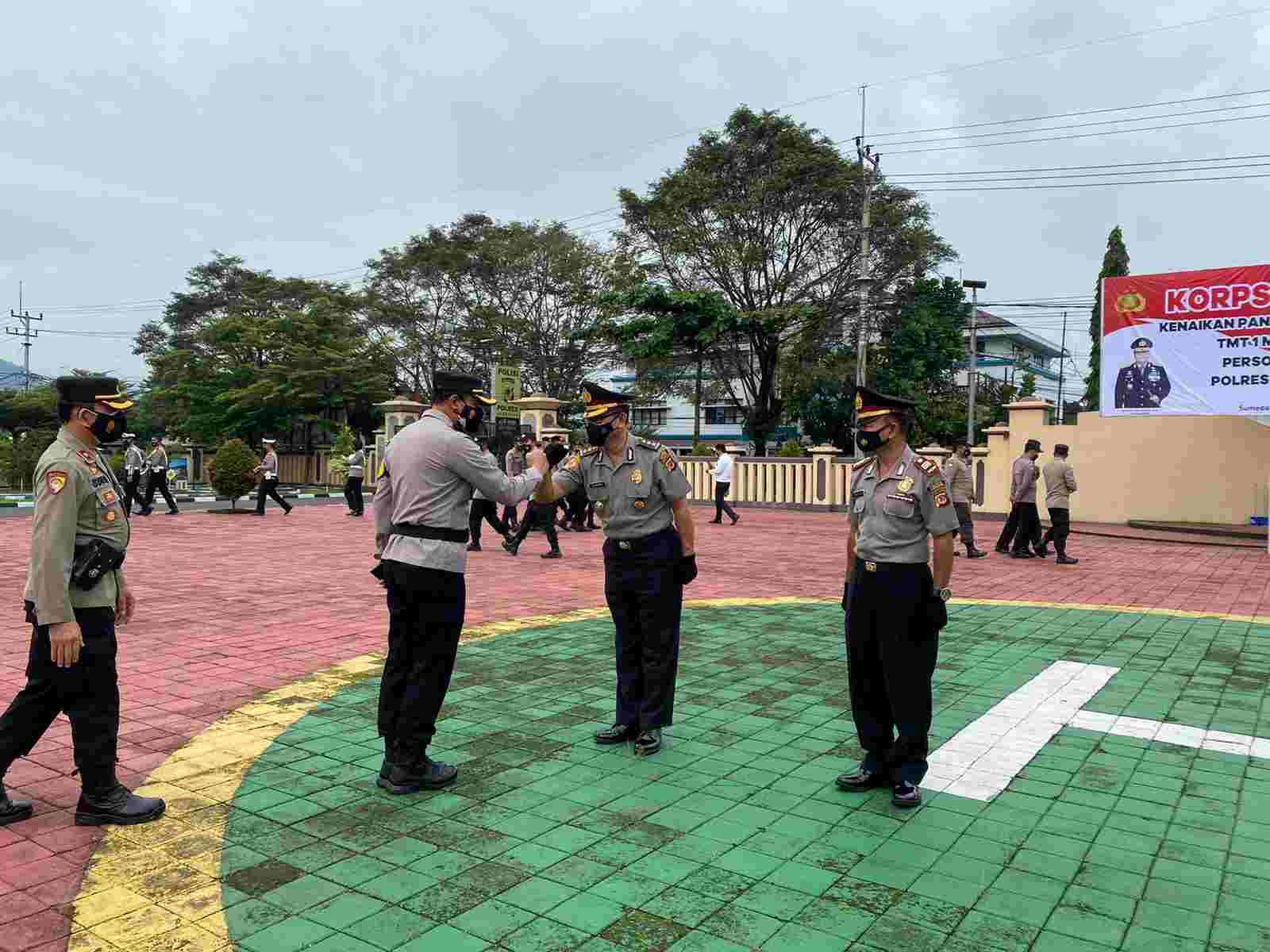 upacara kenaikan pangkat