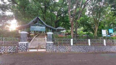 Keajaiban di Makam Gunung Puyuh Sumedang, Konon Burung Melintas di Makam Ini Akan Jatuh ke Bumi