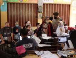 Ratusan Siswa MI Raudlatul Muta’alimin dan Warga Jatinangor Disuntik Vaksin