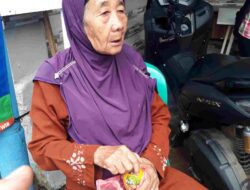 Nenek Pikun dari Cirebon ini Mencari Anaknya Bernama Wandi Sampai Sumedang