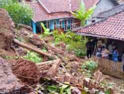 TPT Ambruk, Ancam 5 Rumah di Cieunteung Sumedang