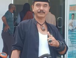 Tampil Nyentrik, Gelang Akar Bahar Milik Kades Sumedang Ini Kerap Dikaitkan dengan Klenik