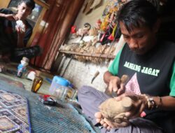 Pengrajin Wayang Golek Asal Sumedang Ini Mampu Melatih Pemuda di Luar Jawa
