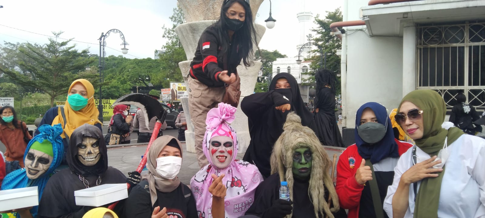 Jawara Membagikan Nasi Box