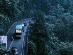 Sosok Wanita Itu Tiba-tiba Duduk di Belakang Mobil Saat Melintasi Jalan Cadas Pangeran Sumedang