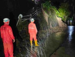Tebing Longsor di Sukawaning, Akses ke Dayeuhluhur Sumedang Ditutup Sementara