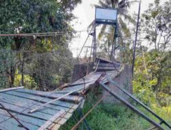 Jembatan Siliwangi Buahdua Sumedang Ambruk, Akses Warga Terputus