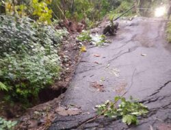 Tanah Longsor, Akses Jalan Hariang-Surian Sumedang Ditutup Untuk Kendaraan
