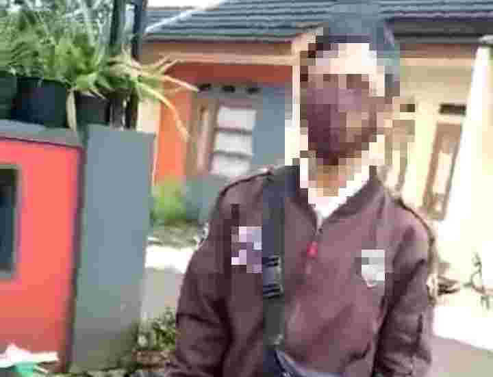 INTEROGASI: Tangkapan Layar Video Viral Seorang pedagang roti keliling yang tengah diintrogasi oleh seorang Ibu di wilayah Situraja Kabupaten Sumedang.