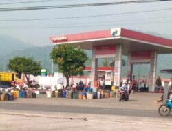 Bukan Antre Minyak Goreng, Di Darmaraja Sumedang Justru Ada Fenomena Warga Antre Solar di SPBU