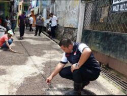 Lama Rusak, Akhirnya Jalan Desa di Pinggir Puskesmas Jatinangor Sumedang Diperbaiki