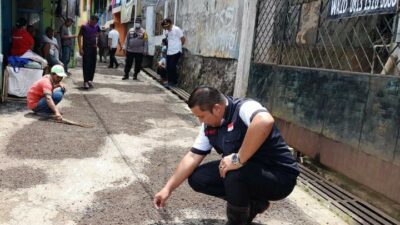 Lama Rusak, Akhirnya Jalan Desa di Pinggir Puskesmas Jatinangor Sumedang Diperbaiki