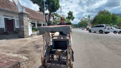 Cerita Pilu Tukang Becak di Pusat Kota Sumedang, Narik Satu Hari, 3 Hari Tidur di Becak