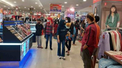 Pasar Modern di Sumedang Mulai Ramai Dipadati Pemburu Baju Lebaran