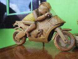 Melihat Uniknya Miniatur MotoGP dari Anyaman Bambu Karya Pria Asal Sumedang