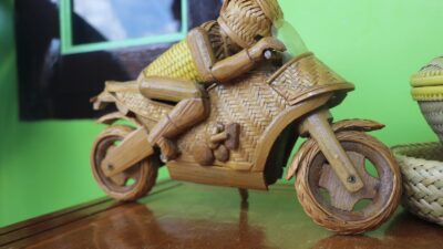 Miniatur MotoGP dari Bambu