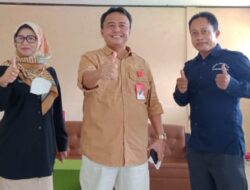 Sekda Sumedang Serahkan Langsung KTP elektronik Siswa SMAN Situraja