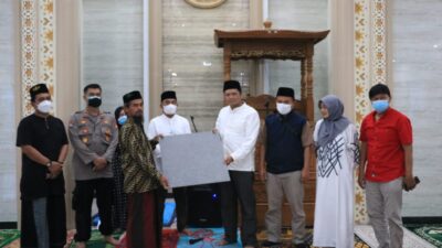 Safari Ramadan ke Tiga, DPRD Sumedang Sumbang Bahan Material Masjid Al Huda Desa Bongkok