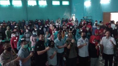 TB Hasanudin Tebar 1000 Sembako ke 5 titik di Cimanggung Sumedang