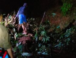 Tebing Setinggi 20 Meter Longsor, Akses Penghubung Dua Desa di Sumedang Terputus Total