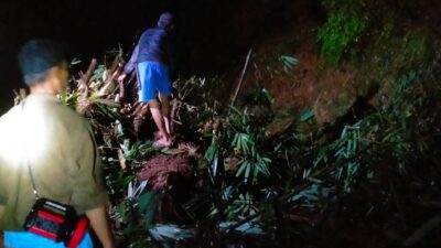 Tebing Setinggi 20 Meter Longsor, Akses Penghubung Dua Desa di Sumedang Terputus Total