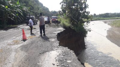 Pergeseran Tanah, Jalan Penghubung Tomo – Jatigede Sumedang Nyaris Putus