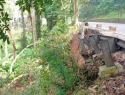 Bikin Was-was Pemudik, Pembatas Jalan di Cadas Pangeran Sumedang ini Sudah Lapuk