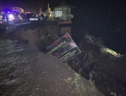 Dua Warung Nasi di Cigendel Sumedang Roboh Tergerus Longsor