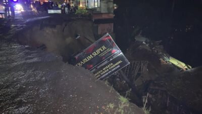 Dua Warung Nasi di Cigendel Sumedang Roboh Tergerus Longsor