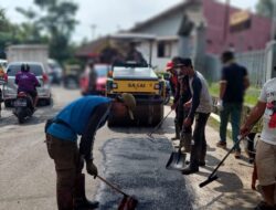 Jelang Lebaran PUTR Sumedang Gencar Perbaiki Jalan Berlubang dan Bergelombang