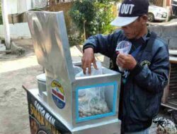 Efek Curah Hujan Tinggi, Omzet Penjualan Jajanan Takjil di Sumedang Menurun Drastis