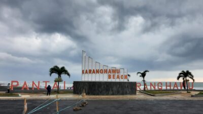 Karanghawu Pelabuhan Ratu Sukabumi, Pilihan Alternatif  Liburan Mantai di Hari Lebaran