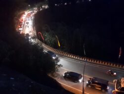 Macet di Cadas Pangeran Sumedang, Antrean Kendaraan Mengular Hingga 2 Kilometer di Hari Kedua Lebaran
