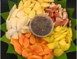 Ragam Rujak Buah di Pamulihan Sumedang, Selain Segar, Rasanya Dijamin Bikin Nagih