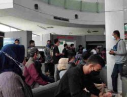 Hari Pertama Masuk Kerja, Samsat Sumedang Dibanjiri Warga