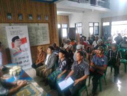 Buntut Foto Mesra, Warga Cikareo Selatan Sumedang Geruduk Kantor Desa Desak Kadesnya Mundur