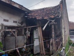 Kesulitan Ekonomi Rumah Anak Yatim Piatu di Regol Wetan Sumedang Nyaris Roboh