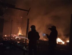 Diduga Korsleting Listrik, Rumah Warga di Desa Kadakajaya Tanjungsari Ludes Terbakar