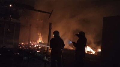 Diduga Korsleting Listrik, Rumah Warga di Desa Kadakajaya Tanjungsari Ludes Terbakar